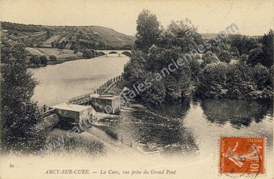 Carte postale ancienne La Cure, vue prise du Grand Pont — Arcy-sur-Cure (Yonne)
