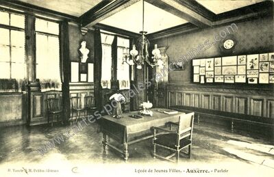 Carte postale ancienne Lycée de Jeunes Filles - Parloir — Auxerre (Yonne)