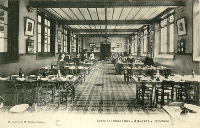 Carte postale ancienne Lycée de Jeunes Filles - Réfectoire — Auxerre (Yonne)