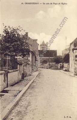 Carte postale ancienne Un coin du Pays et l'Eglise — Charentenay (Yonne)