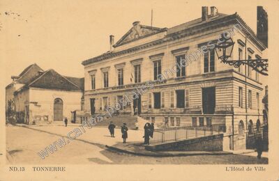 Carte postale ancienne L'Hôtel de Ville — Tonnerre (Yonne)