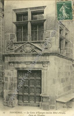 Carte postale ancienne La Caisse d'Épargne (ancien Hôtel d'Uzès), Porte de l'Escalier — Tonnerre (Yonne)