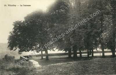 Carte postale ancienne La Terrasse — Vézelay (Yonne)
