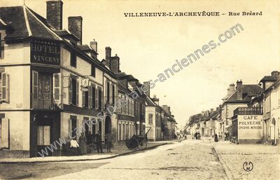 Carte postale ancienne Rue Bréard — Villeneuve-l'Archevêque (Yonne)