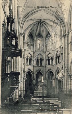 Carte postale ancienne Intérieur de l'Église Saint-Martin — Chablis (Yonne)
