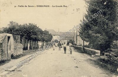 Carte postale ancienne La Vallée du Serein - La Grande Rue — Dissangis (Yonne)