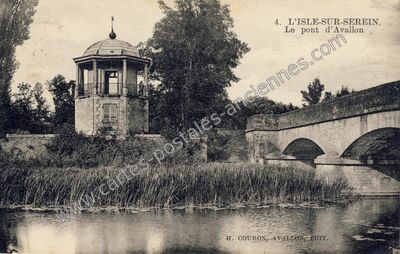 Carte postale ancienne Le pont d'Avallon — L'Isle-sur-Serein (Yonne)