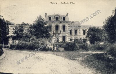 Carte postale ancienne Ecole des Filles — Toucy (Yonne)