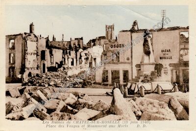 Carte postale ancienne Les Ruines, Place des Vosges et Monument aux Morts — Châtel-sur-Moselle (Vosges)