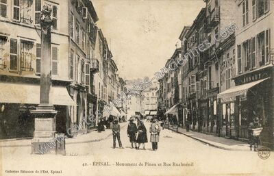 Carte postale ancienne Monument de Pinau et Rue Rualménil — Épinal (Vosges)