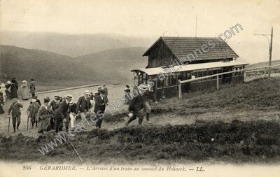 Carte postale ancienne L'Arrivée d'un train au sommet du Hohneck — Gérardmer (Vosges)
