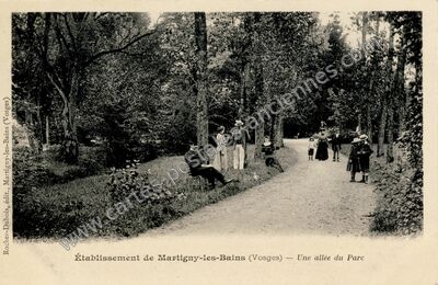 Carte postale ancienne Établissement de Martigny-les-Bains — Une allée du Parc — Martigny-les-Bains (Vosges)