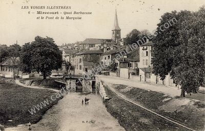 Carte postale ancienne Quai Barbacane et le Pont de la Marquise — Mirecourt (Vosges)