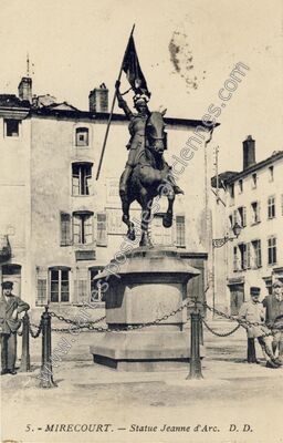 Carte postale ancienne Statue Jeanne d'Arc — Mirecourt (Vosges)