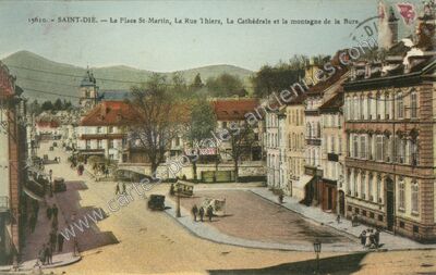 Carte postale ancienne La Place St-Martin, La Rue Thiers, La Cathédrale et la montagne de la Bure — Saint Die (Vosges)