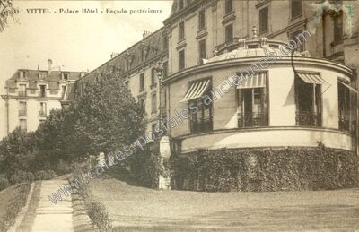 Carte postale ancienne Palace Hôtel - Façade postérieure — Vittel (Vosges)
