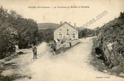 Carte postale ancienne La Terrasse du Moulin à Cylindre — Nedde (Haute-Vienne)