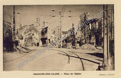Carte postale ancienne Place de l'Eglise — Oradour-sur-Glane (Haute-Vienne)