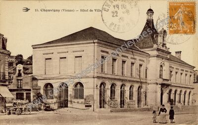 Carte postale ancienne Hôtel de Ville — Chauvigny (Vienne)