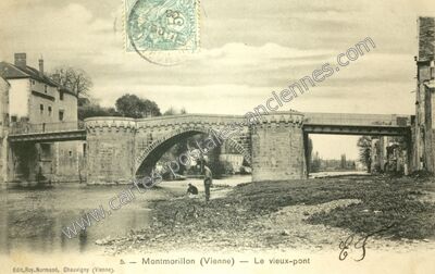 Carte postale ancienne Le vieux-pont — Montmorillon (Vienne)