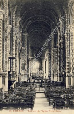 Carte postale ancienne Intérieur de l'Eglise Notre-Dame — Poitiers (Vienne)