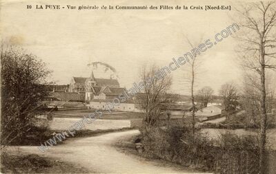 Carte postale ancienne Vue générale de la Communauté des Filles de la Croix — La Puye (Vienne)