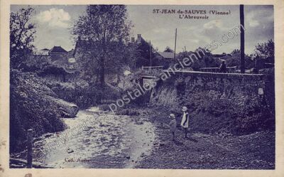 Carte postale ancienne L'Abreuvoir — Saint-Jean-de-Sauves (Vienne)