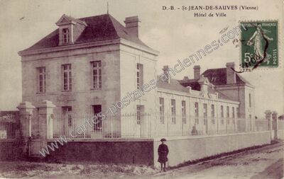 Carte postale ancienne Hôtel de Ville — Saint-Jean-de-Sauves (Vienne)