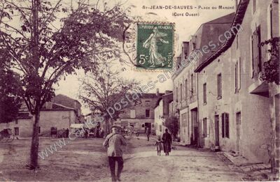 Carte postale ancienne Place du Marché (Côté Ouest) — Saint-Jean-de-Sauves (Vienne)
