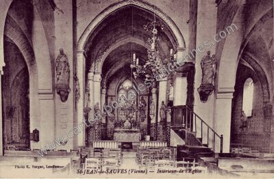 Carte postale ancienne Intérieur de l'Eglise — Saint-Jean-de-Sauves (Vienne)