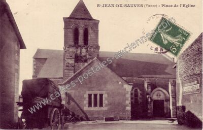 Carte postale ancienne Place de l'Eglise — Saint-Jean-de-Sauves (Vienne)