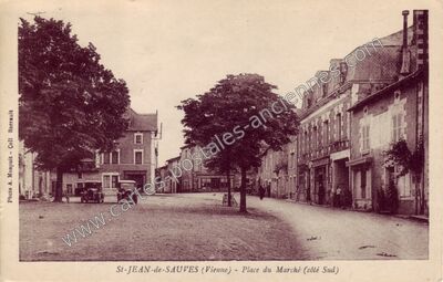Carte postale ancienne Place du Marché (côté Sud) — Saint-Jean-de-Sauves (Vienne)
