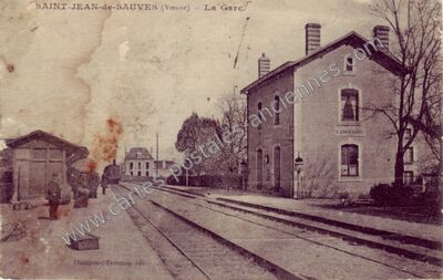 Carte postale ancienne La Gare — Saint-Jean-de-Sauves (Vienne)