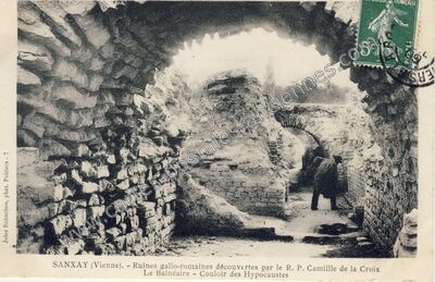 Carte postale ancienne Ruines gallo-romaines découvertes par le R. P. Camillle de la Croix Le Balnéaire — Sanxay (Vienne)