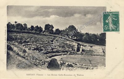 Carte postale ancienne Les Ruines Gallo-Romaines du Théâtre — Sanxay (Vienne)