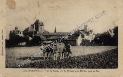 Carte postale ancienne Vue du Bourg, près du Château et de l'Église, prise au Sud — Avanton (Vienne)