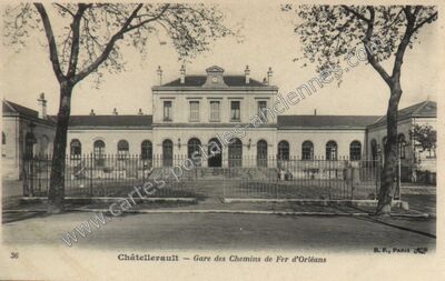 Carte postale ancienne Gare des Chemins de Fer d'Orléans — Châtellerault (Vienne)