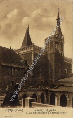 Carte postale ancienne L'Abbaye St. Martin, La Bibliothèque et la Tour de l'horloge — Ligugé (Vienne)