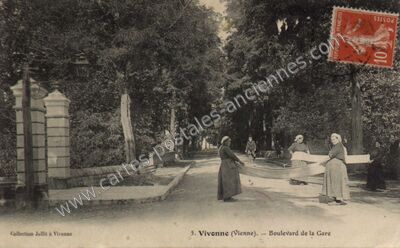 Carte postale ancienne Boulevard de la Gare — Vivonne (Vienne)