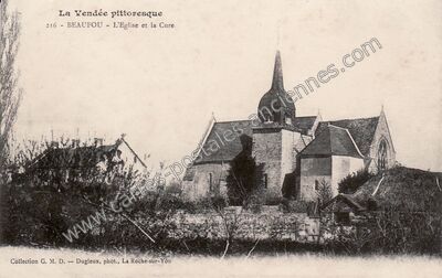 Carte postale ancienne L'Eglise et la Cure — Beaufou (Vendée)