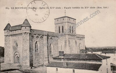Carte postale ancienne Eglise du XIIe siècle - Façade fortifiée du XVe siècle (Mon. hist.) — Le Boupère (Vendée)