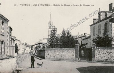 Carte postale ancienne Entrée du Bourg - Route de Chavagnes — Les Brouzils (Vendée)