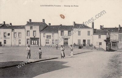 Carte postale ancienne Champ de Foire — Les Essarts (Vendée)