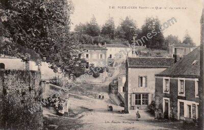 Carte postale ancienne Quartier du Calvaire — Pouzauges (Vendée)