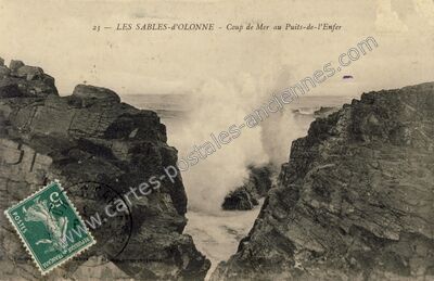 Carte postale ancienne Coup de Mer au Puits-de-l'Enfer — Les Sables-d'Olonne (Vendée)