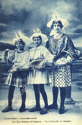 Carte postale ancienne De la Graude! la Graude! — Les Sables-d'Olonne (Vendée)