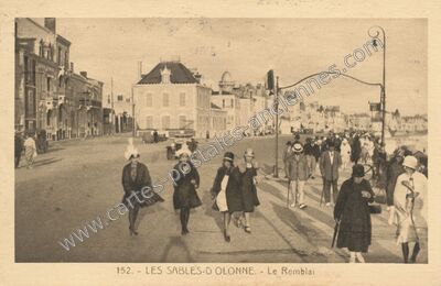 Carte postale ancienne Le Remblai — Les Sables-d'Olonne (Vendée)
