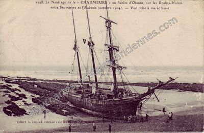 Carte postale ancienne Le Naufrage de la « CHARMEUSE » sur les Roches-Noires entre Sauveterre et l'Aubraie — Les Sables-d'Olonne (Vendée)