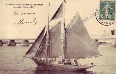 Carte postale ancienne La Sortie du Port du yacht " Léopard IV — Les Sables-d'Olonne (Vendée)