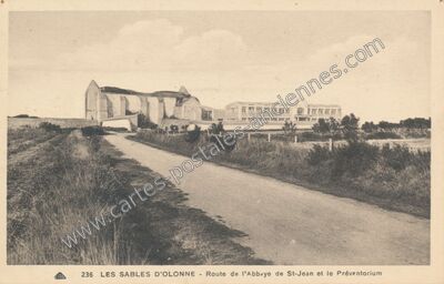 Carte postale ancienne Route de l'Abbaye de St-Jean et le Préventorium — Les Sables-d'Olonne (Vendée)